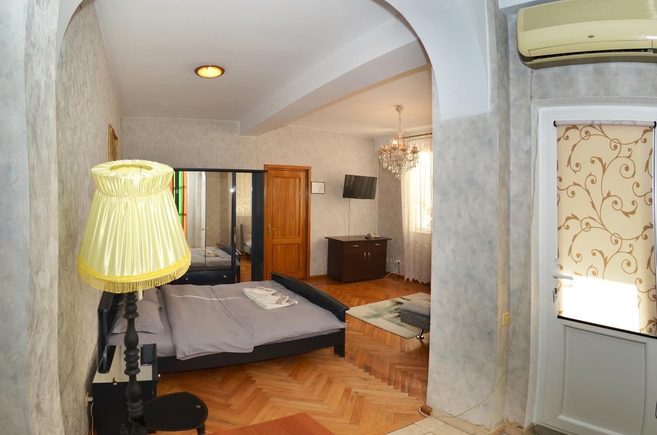 Vila A&B Bukares Bagian luar foto